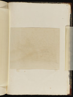 Flußlandschaft mit dreibogiger Brücke in Zentrum