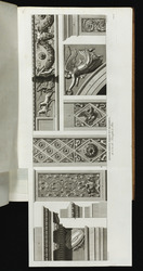 Architektonische Details des Sergierbogens in Pula